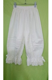 Wang Yan and Summer Embroidered Accordion Pleats Short Lace Bloomers
